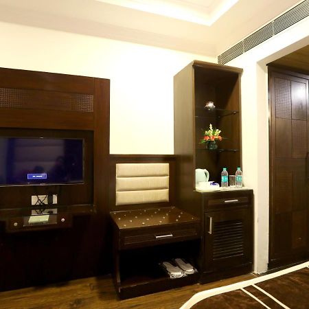 Hotel Pitrashish Pride Igi Intl Airport Delhi ภายนอก รูปภาพ